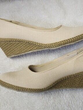 • New Beacon Women's Beige Wedge Espadrille Size 8 S S Slip On Shoes